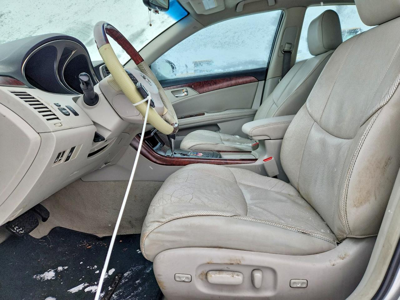 2011 TOYOTA Avalon