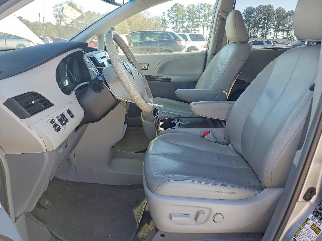 2014 TOYOTA SIENNA