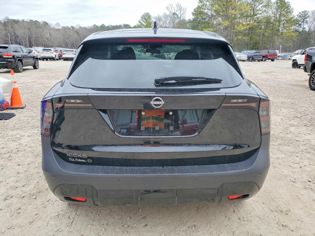 2025 NISSAN KICKS