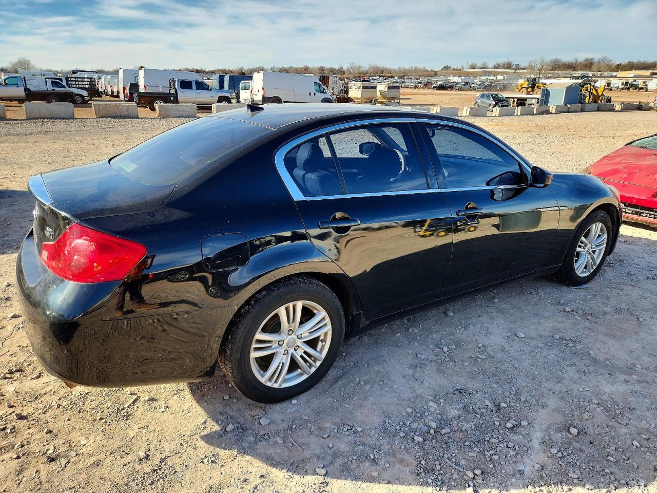 2011 INFINITI G37