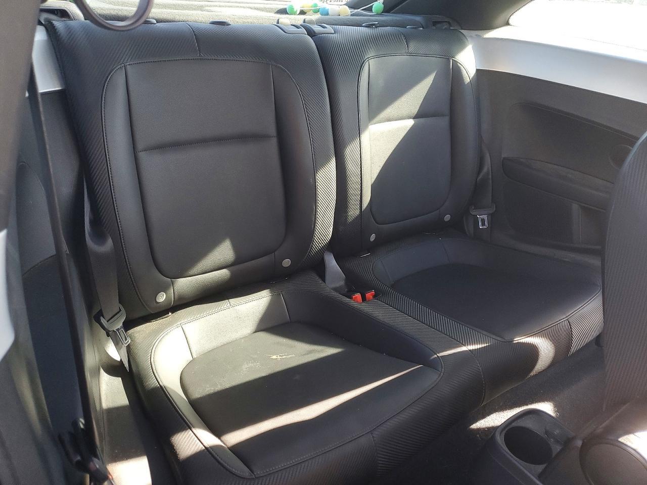 2015 VOLKSWAGEN Beetle
