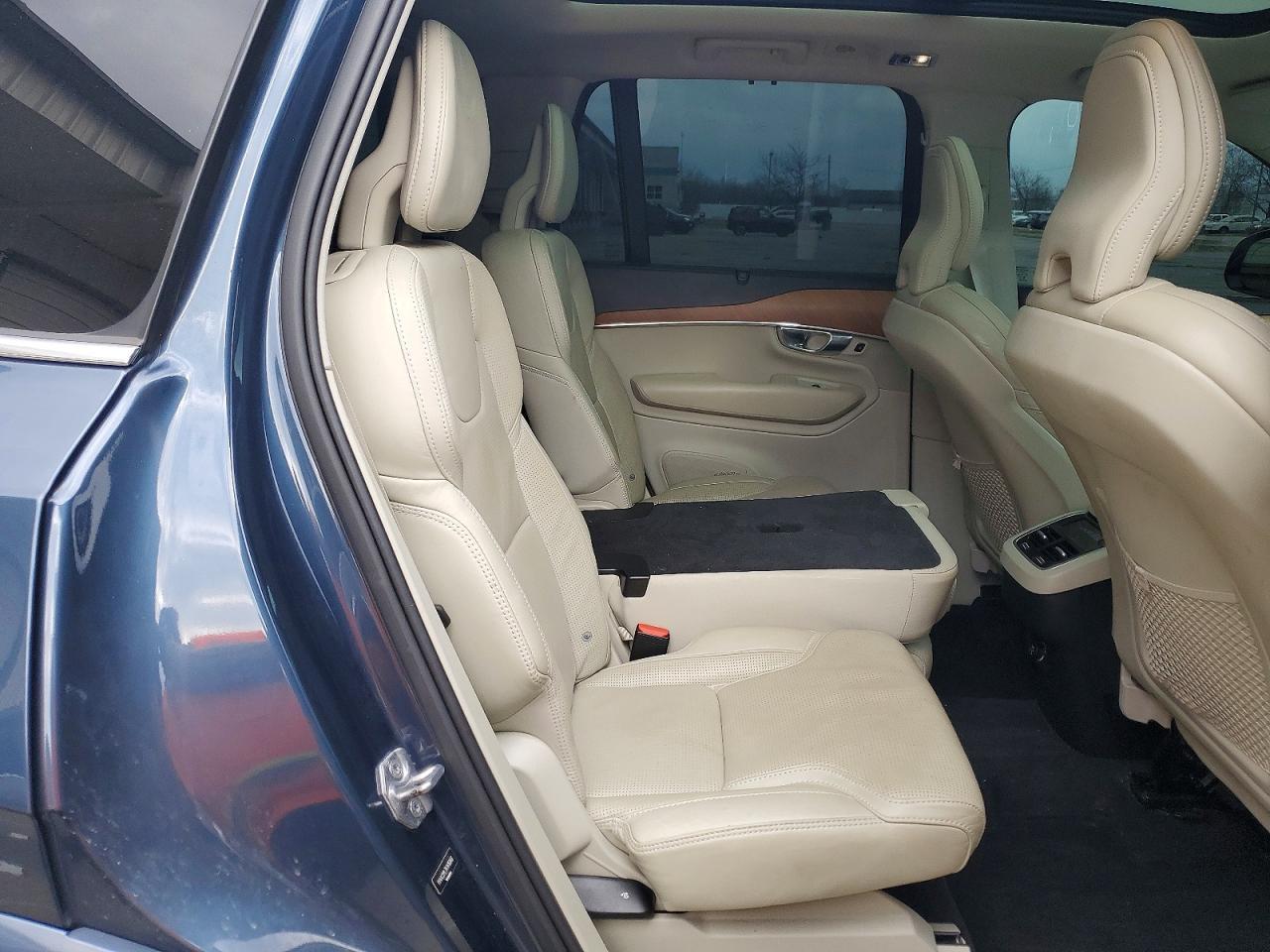 2019 VOLVO XC90