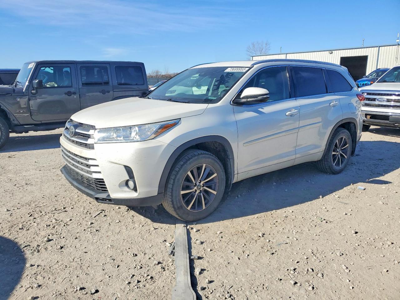 2017 TOYOTA HIGHLANDER