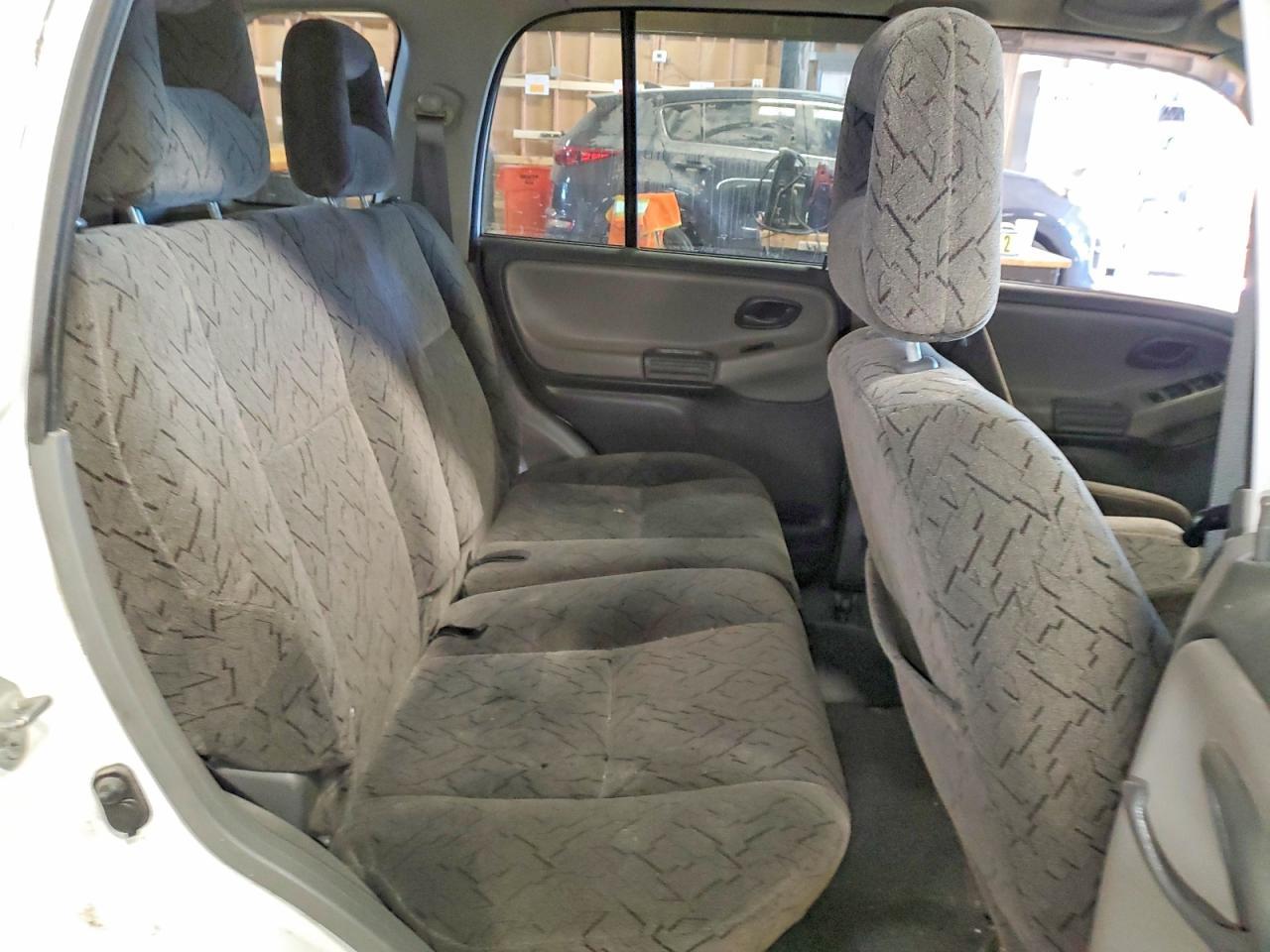 2004 CHEVROLET TRACKER