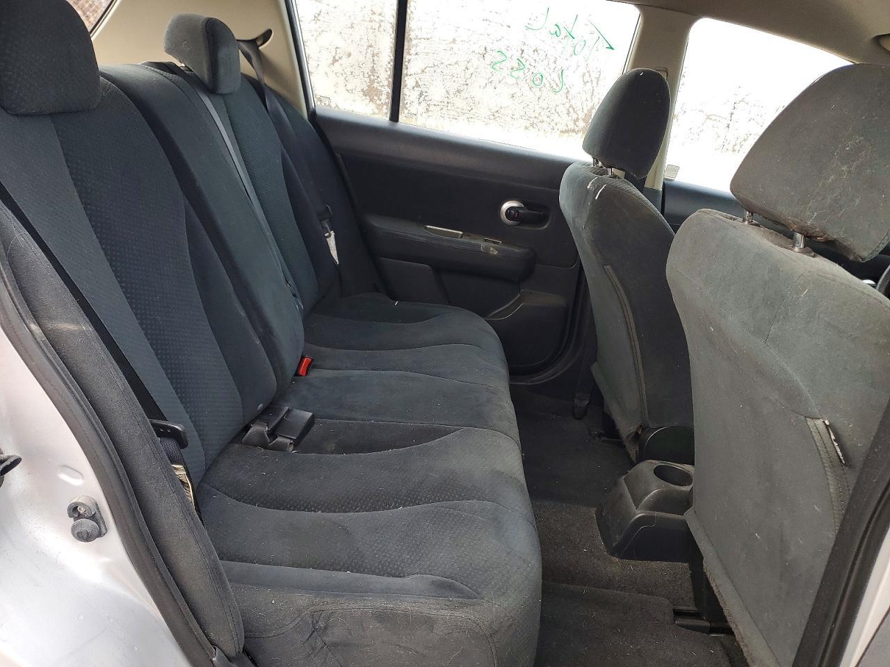 2010 NISSAN VERSA