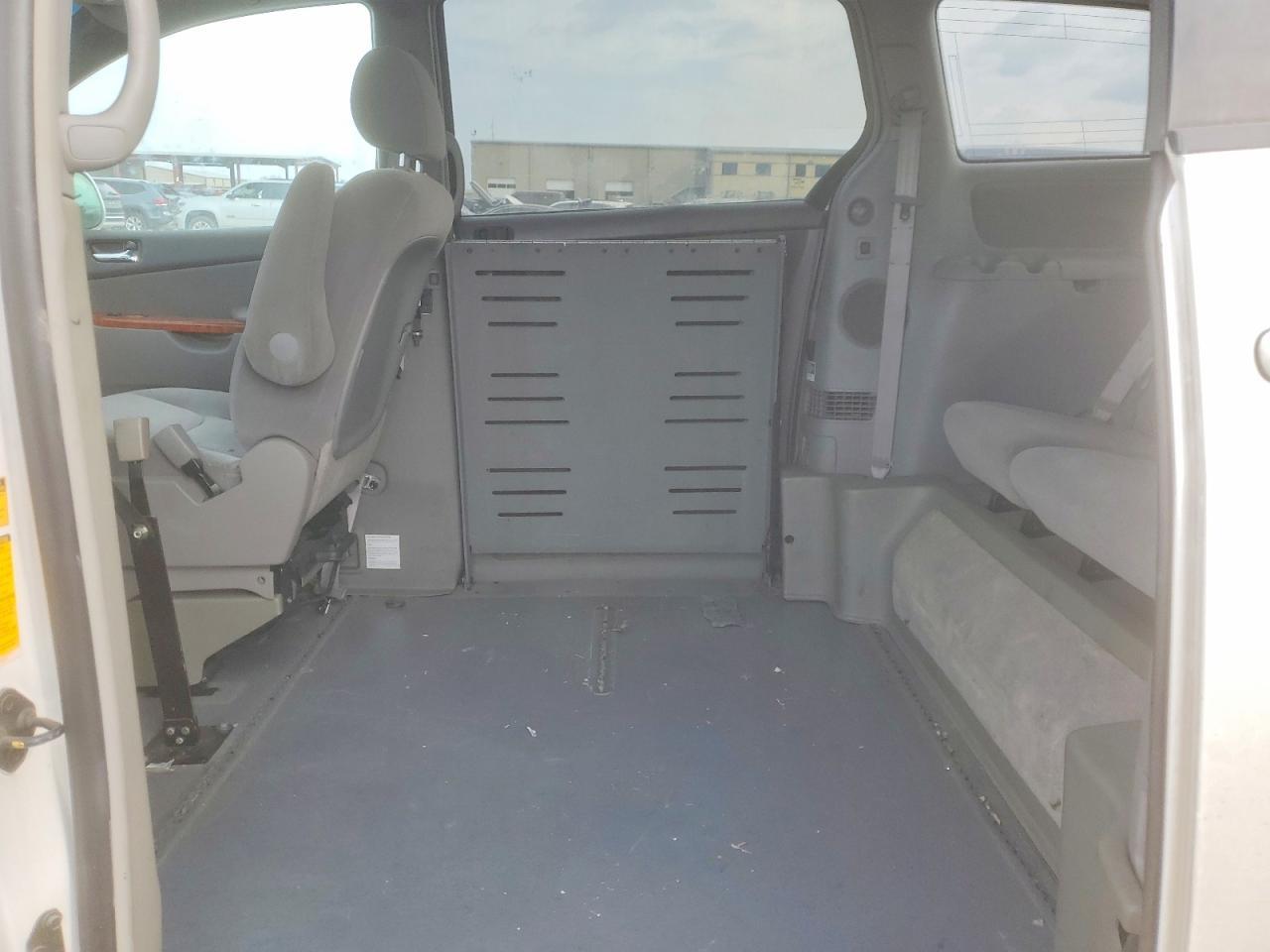 2007 TOYOTA SIENNA