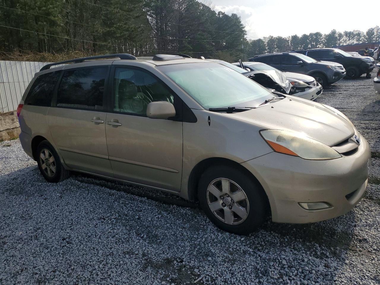 2010 TOYOTA SIENNA