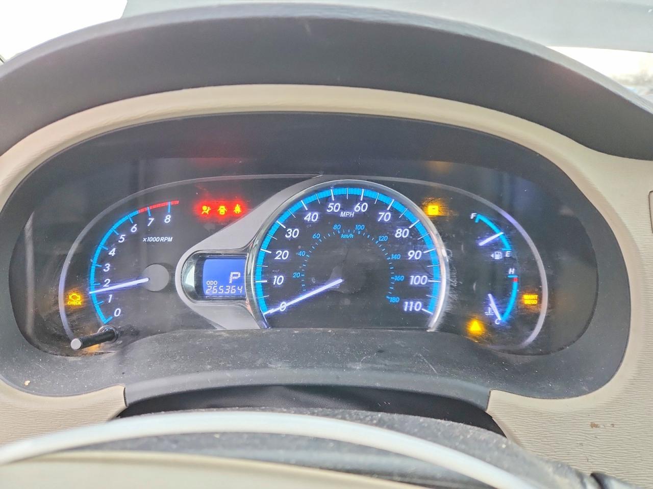 2011 TOYOTA SIENNA