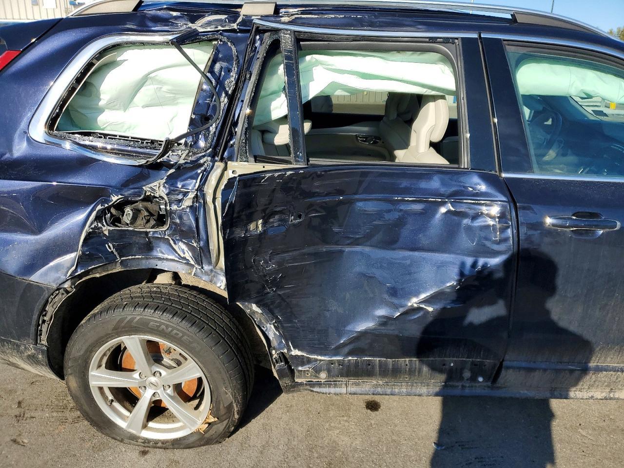 2016 VOLVO XC90