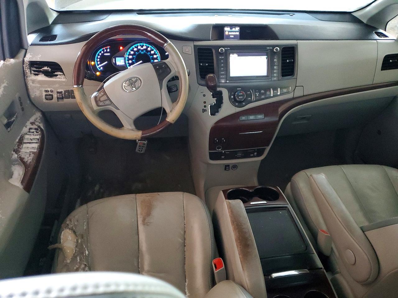 2012 TOYOTA SIENNA