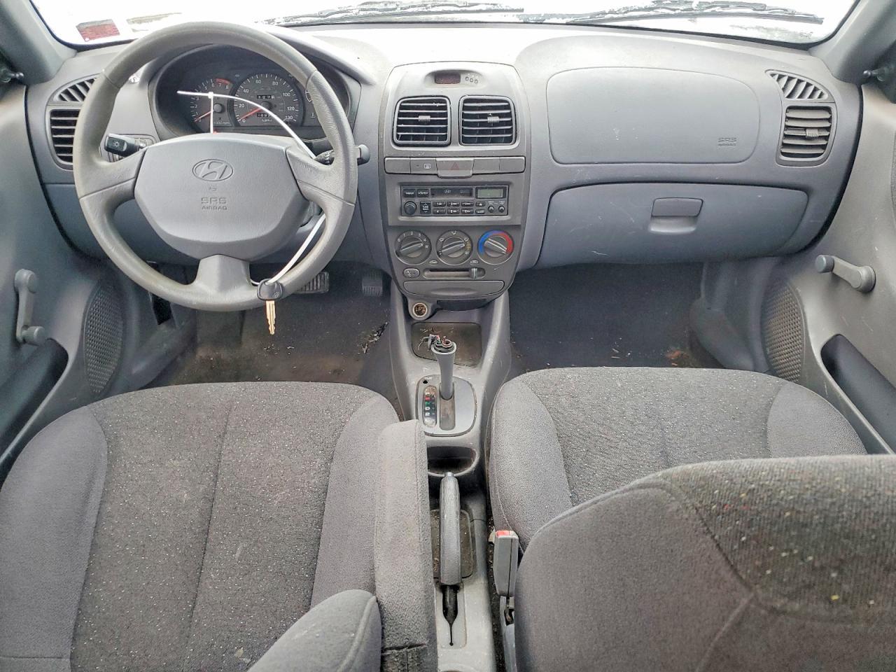 2002 HYUNDAI ACCENT