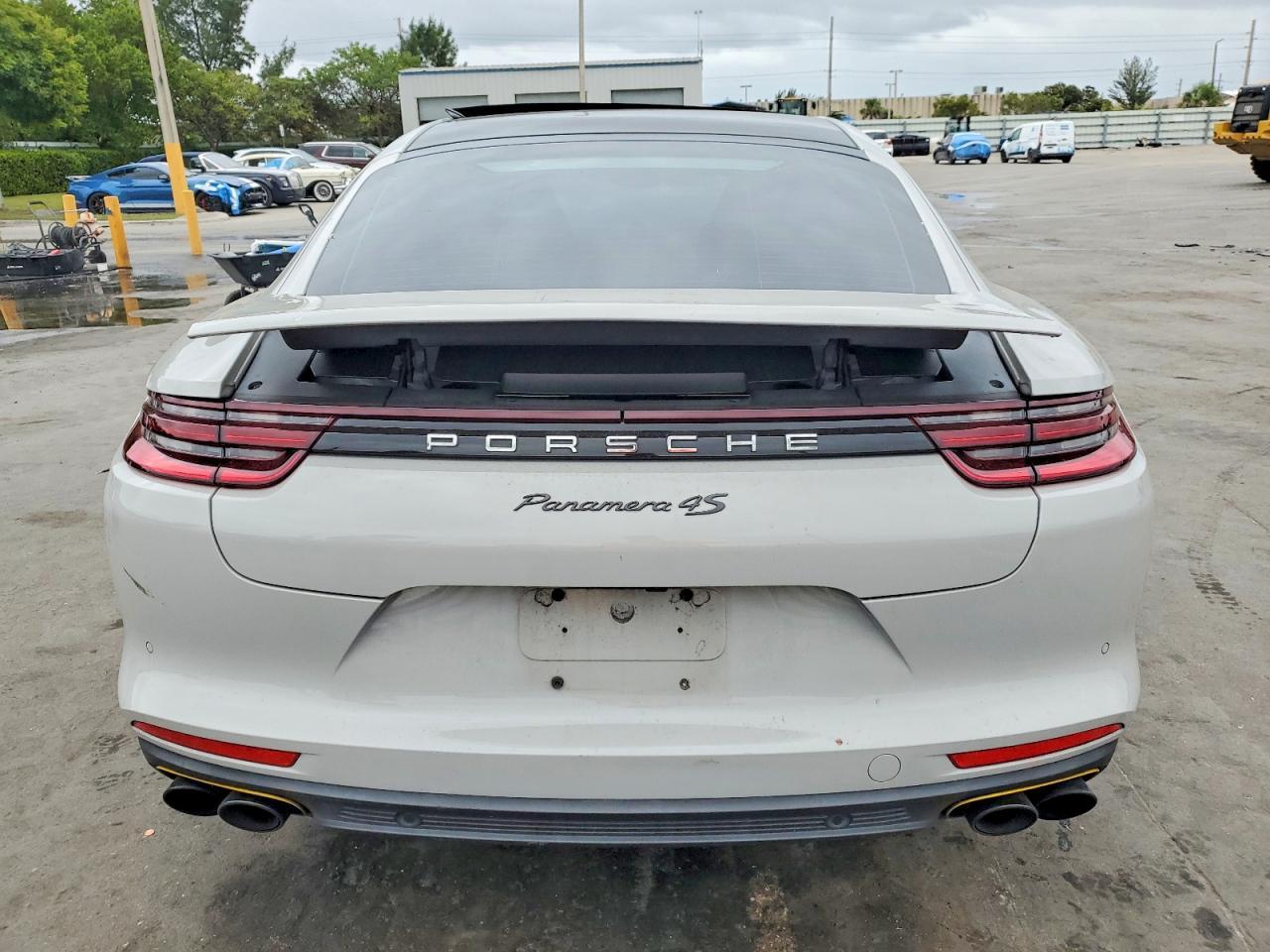2018 PORSCHE Panamera