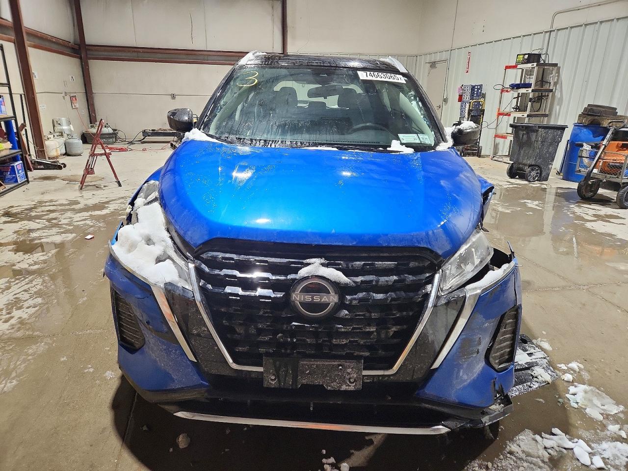 2024 NISSAN KICKS