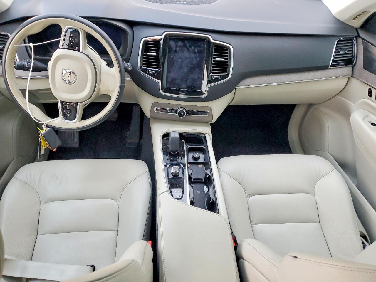 2023 VOLVO XC90