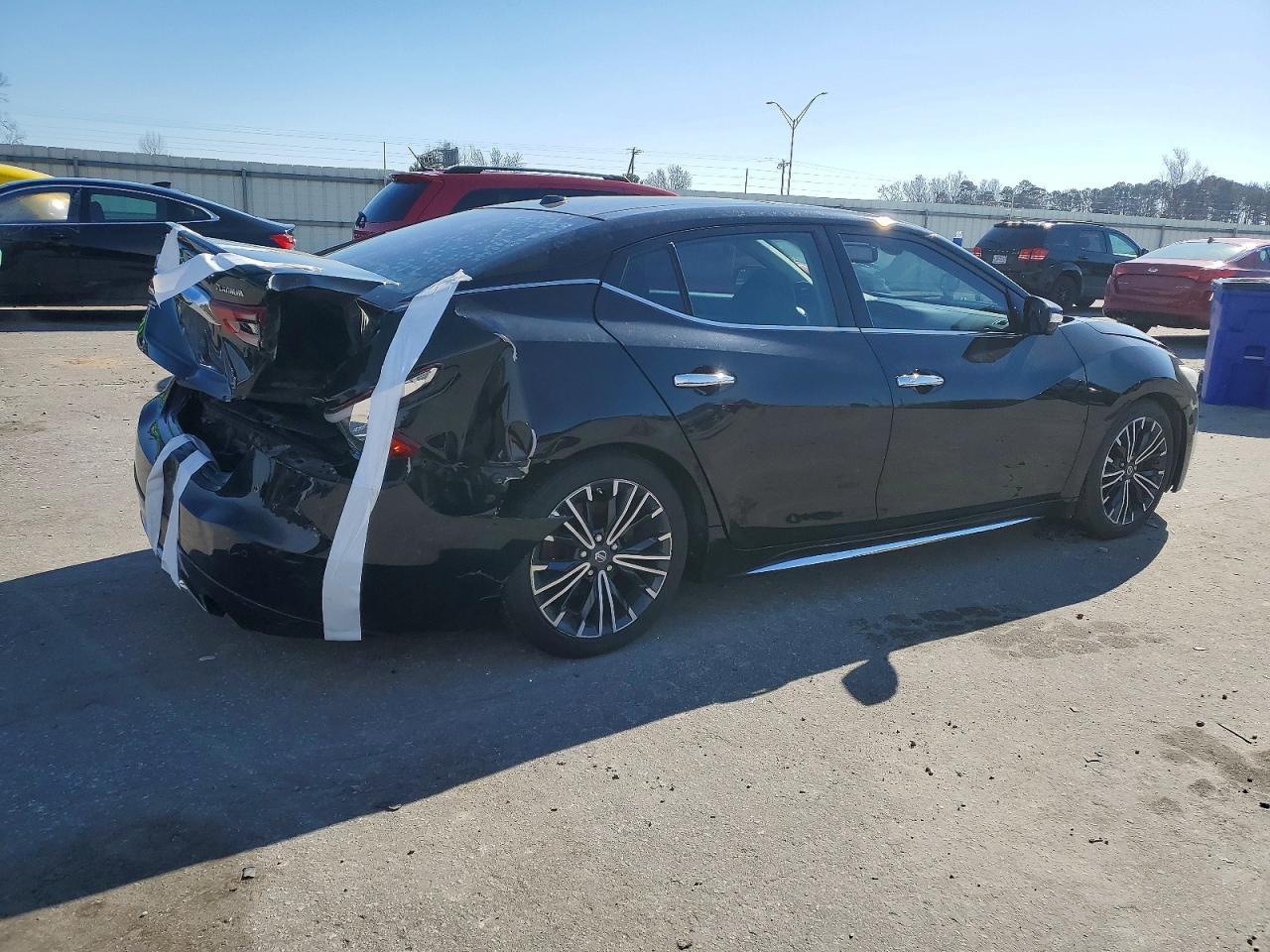 2017 NISSAN Maxima