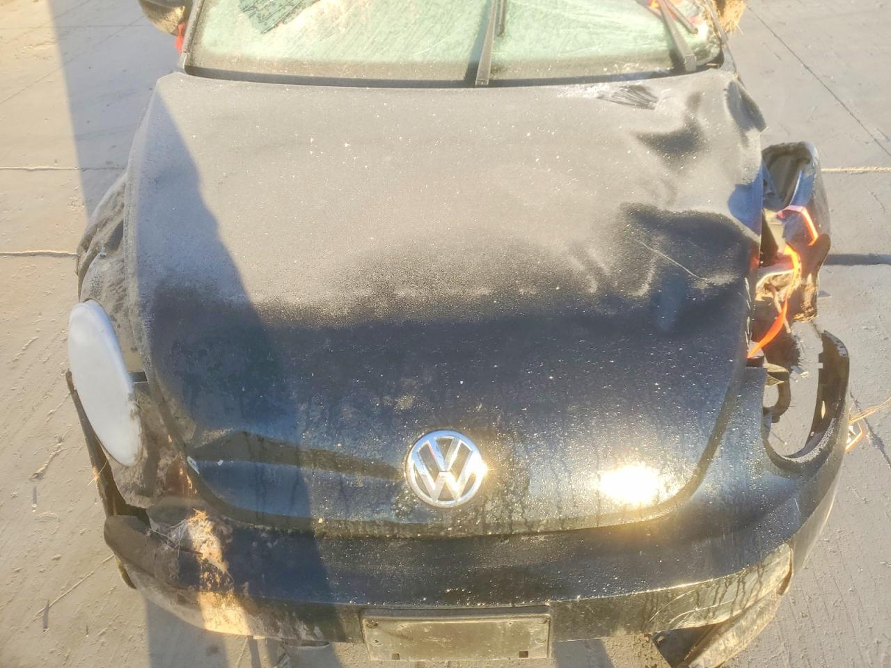 2016 VOLKSWAGEN Beetle