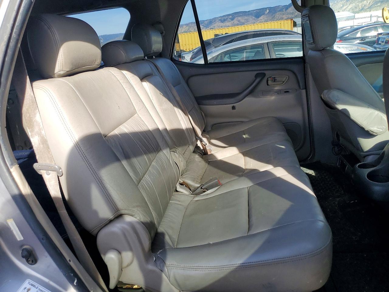 2003 TOYOTA Sequoia