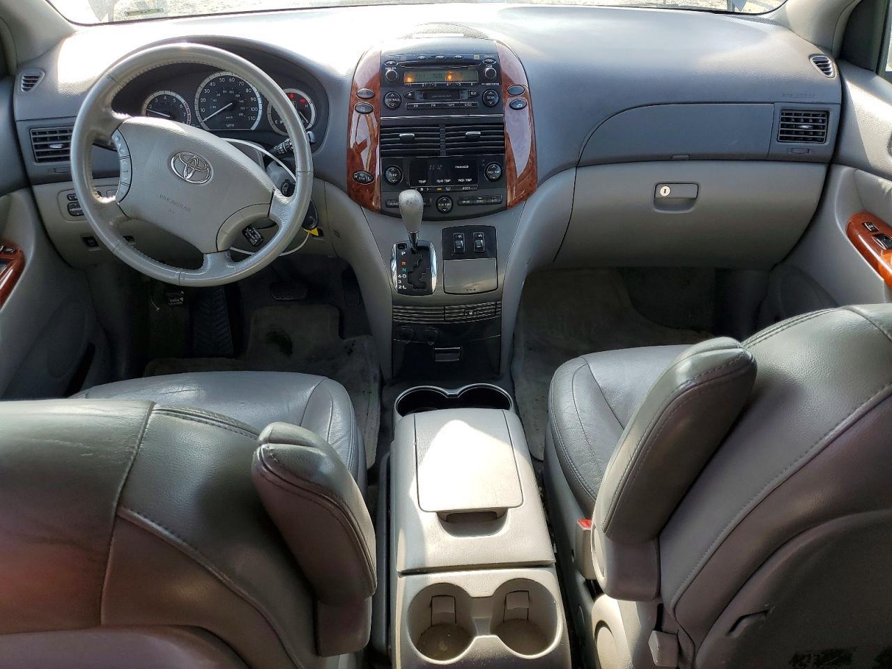 2004 TOYOTA SIENNA