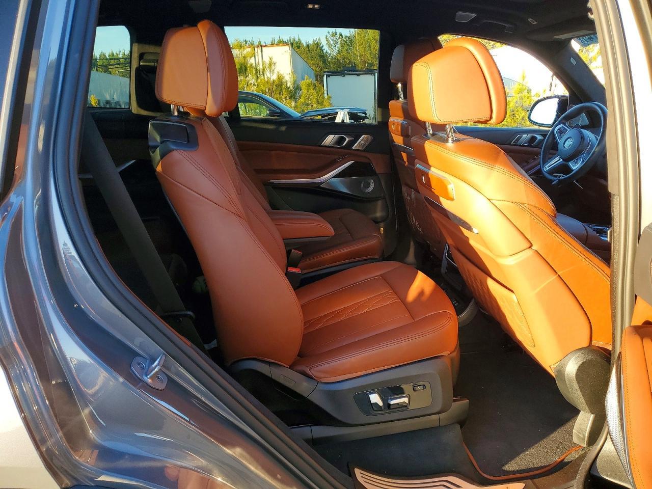 2023 BMW X7