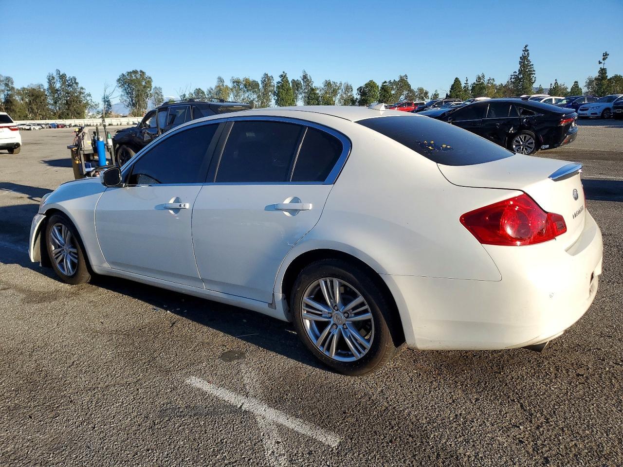 2013 INFINITI G37