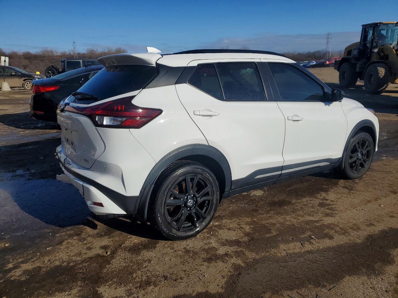 2021 NISSAN KICKS