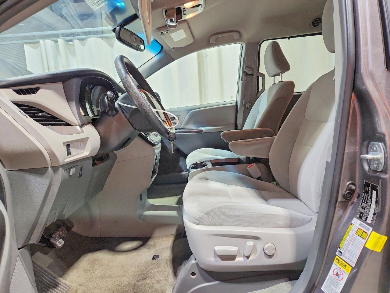 2016 TOYOTA SIENNA