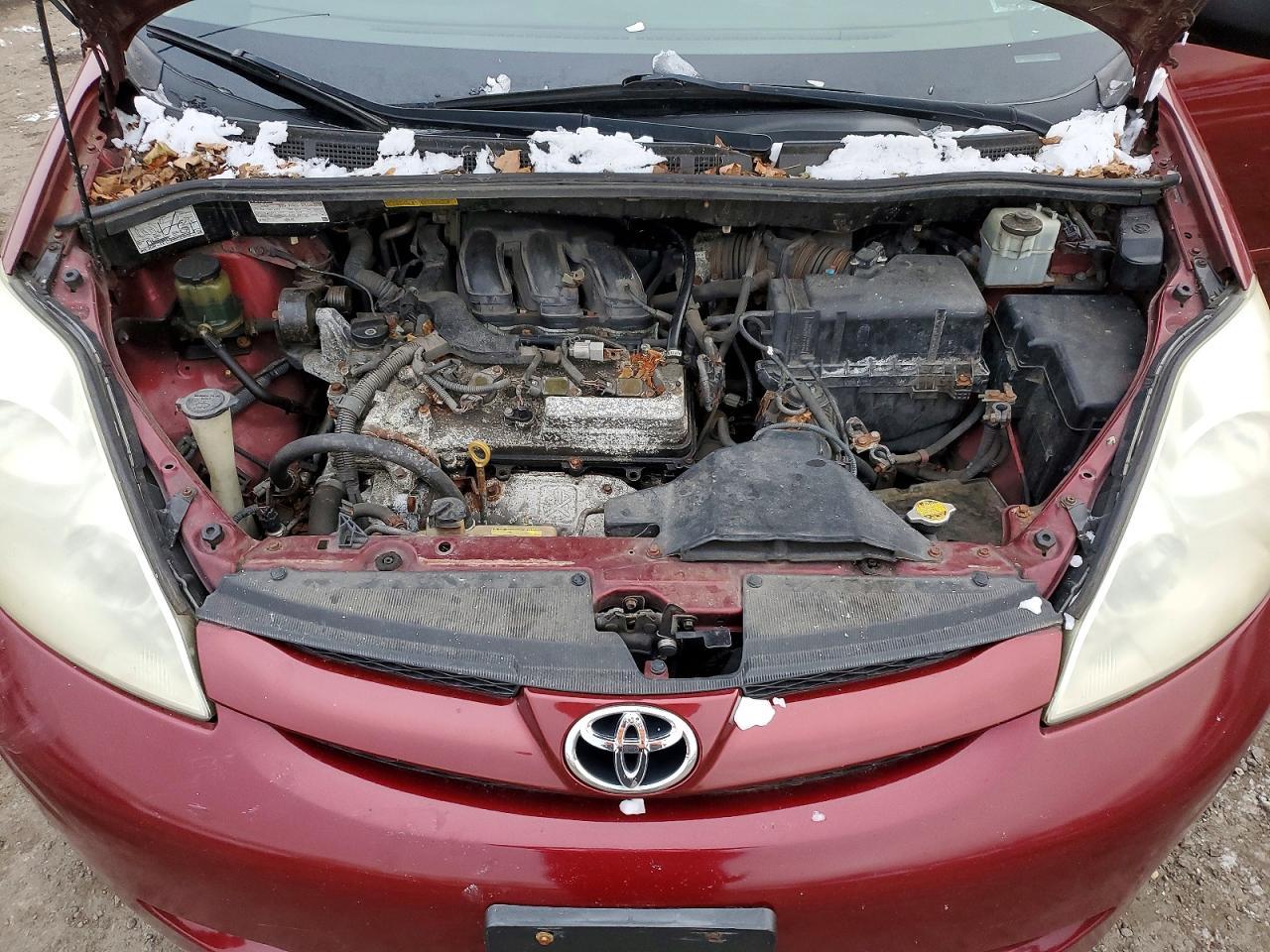 2010 TOYOTA SIENNA