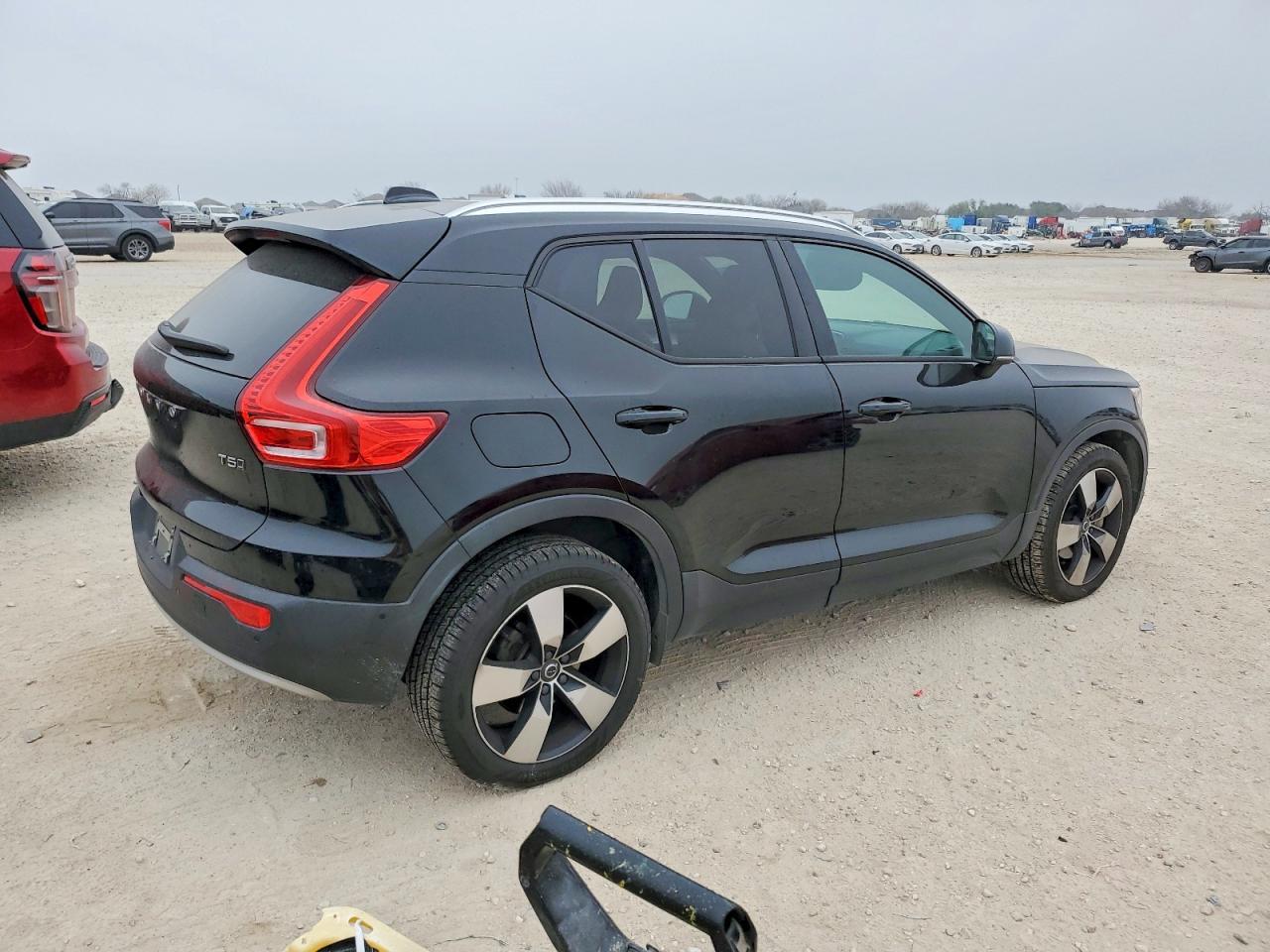 2019 VOLVO XC40