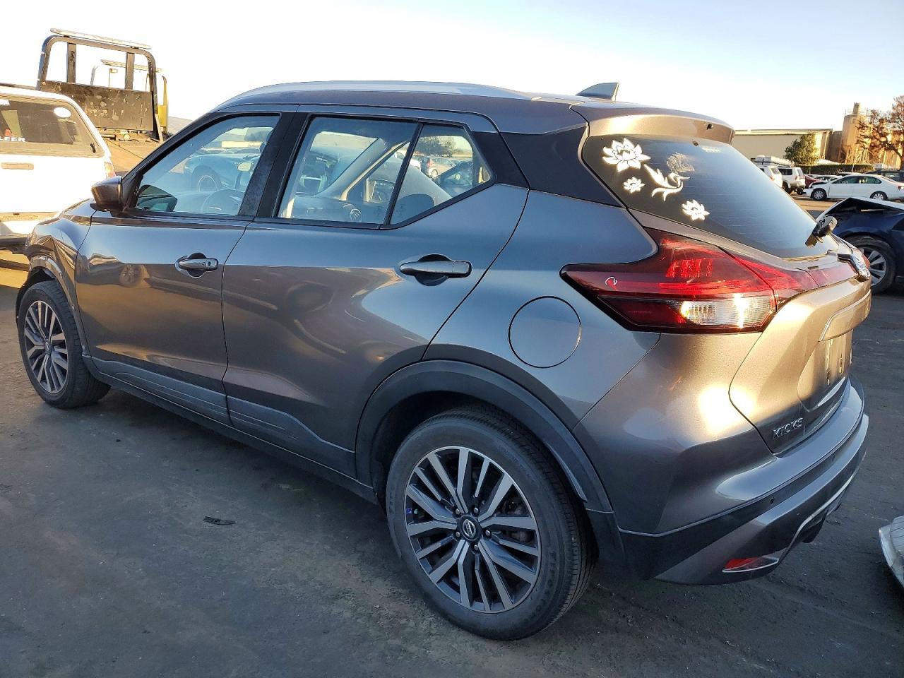 2021 NISSAN KICKS