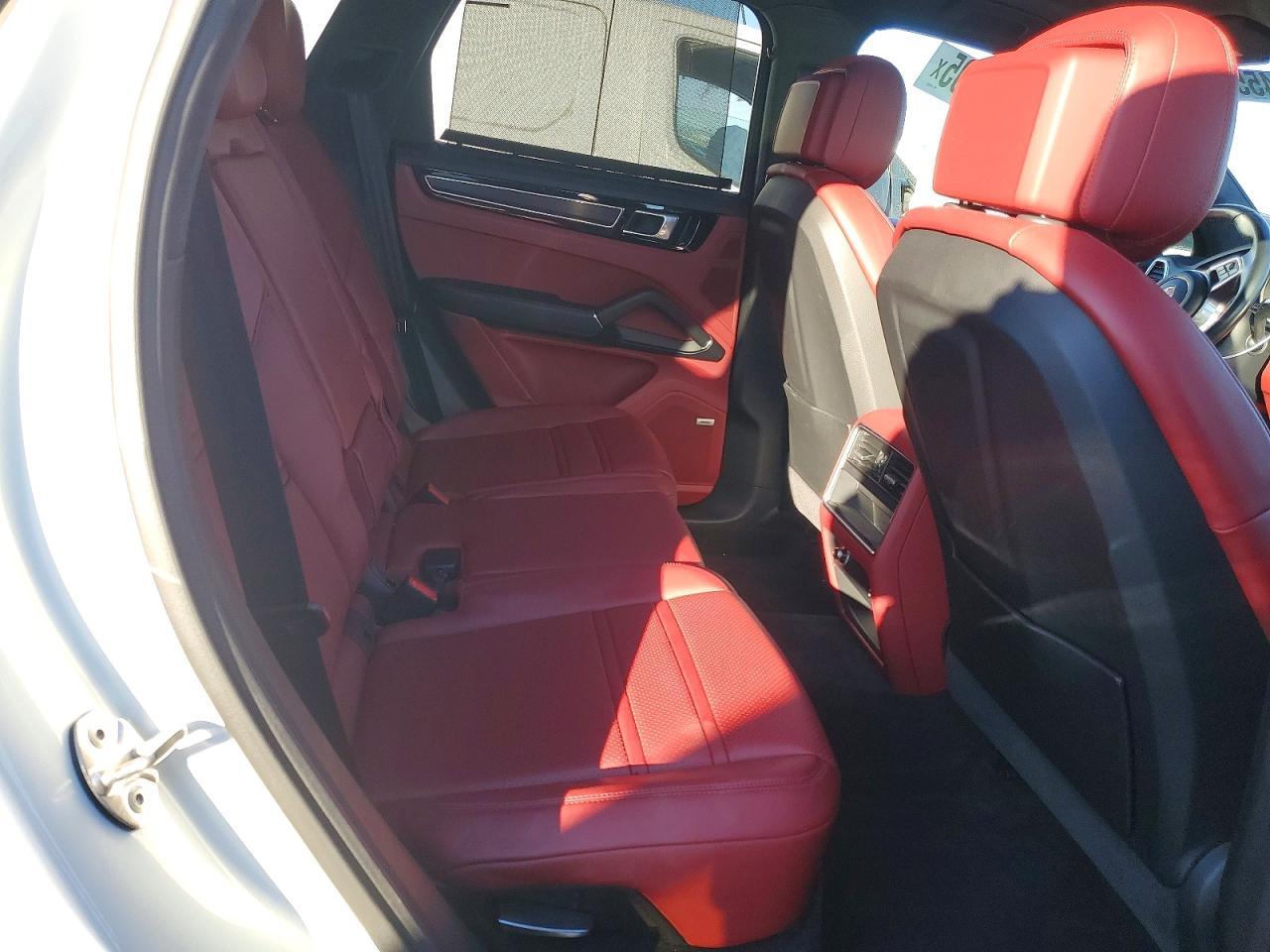 2021 PORSCHE CAYENNE