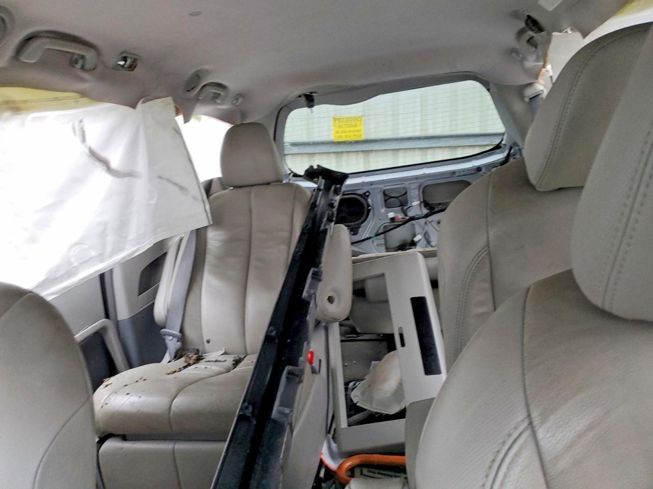 2012 TOYOTA SIENNA