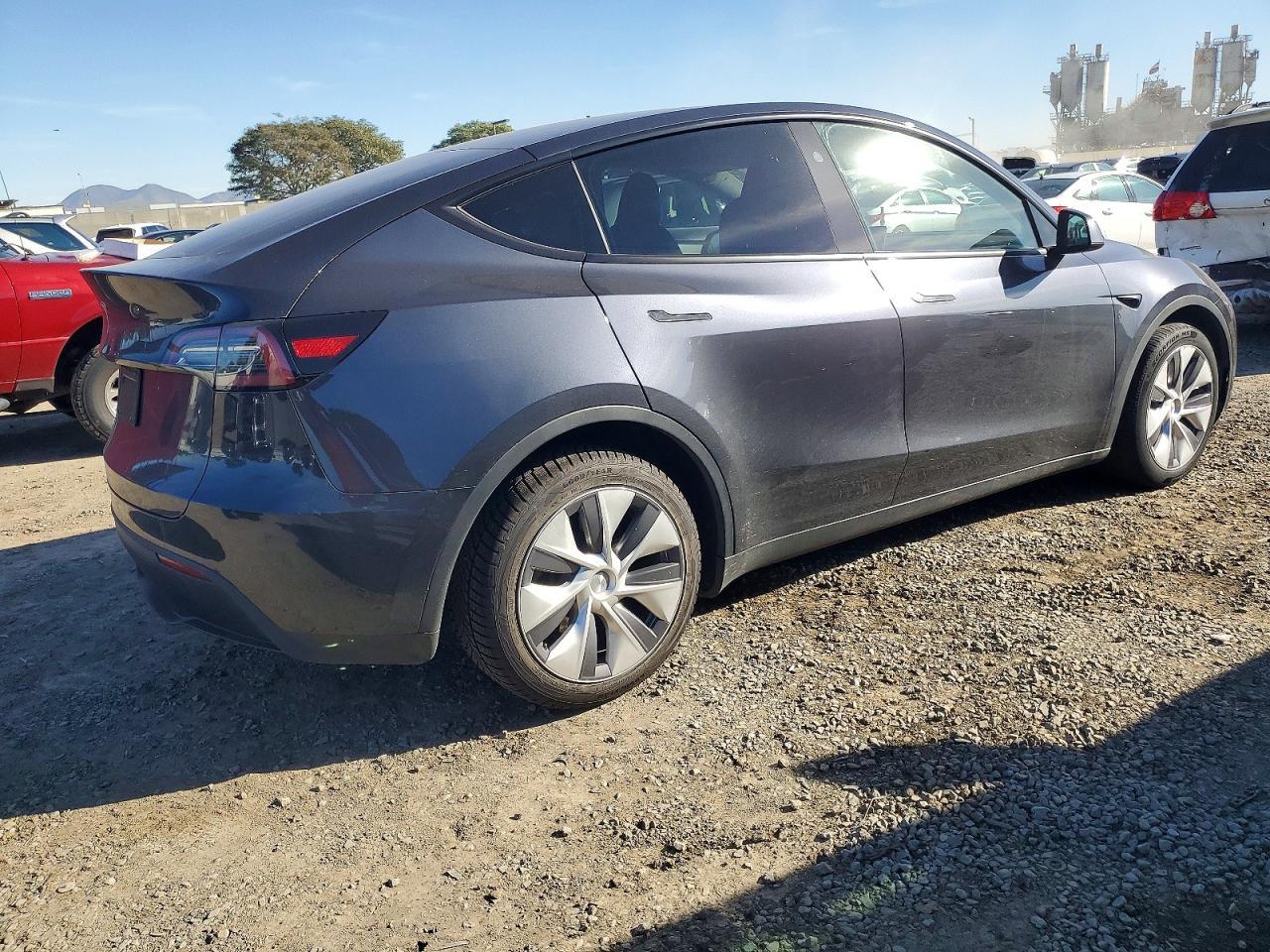 2024 TESLA MODEL Y
