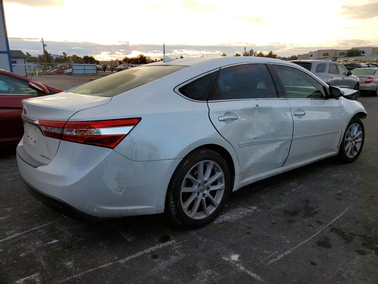 2013 TOYOTA Avalon