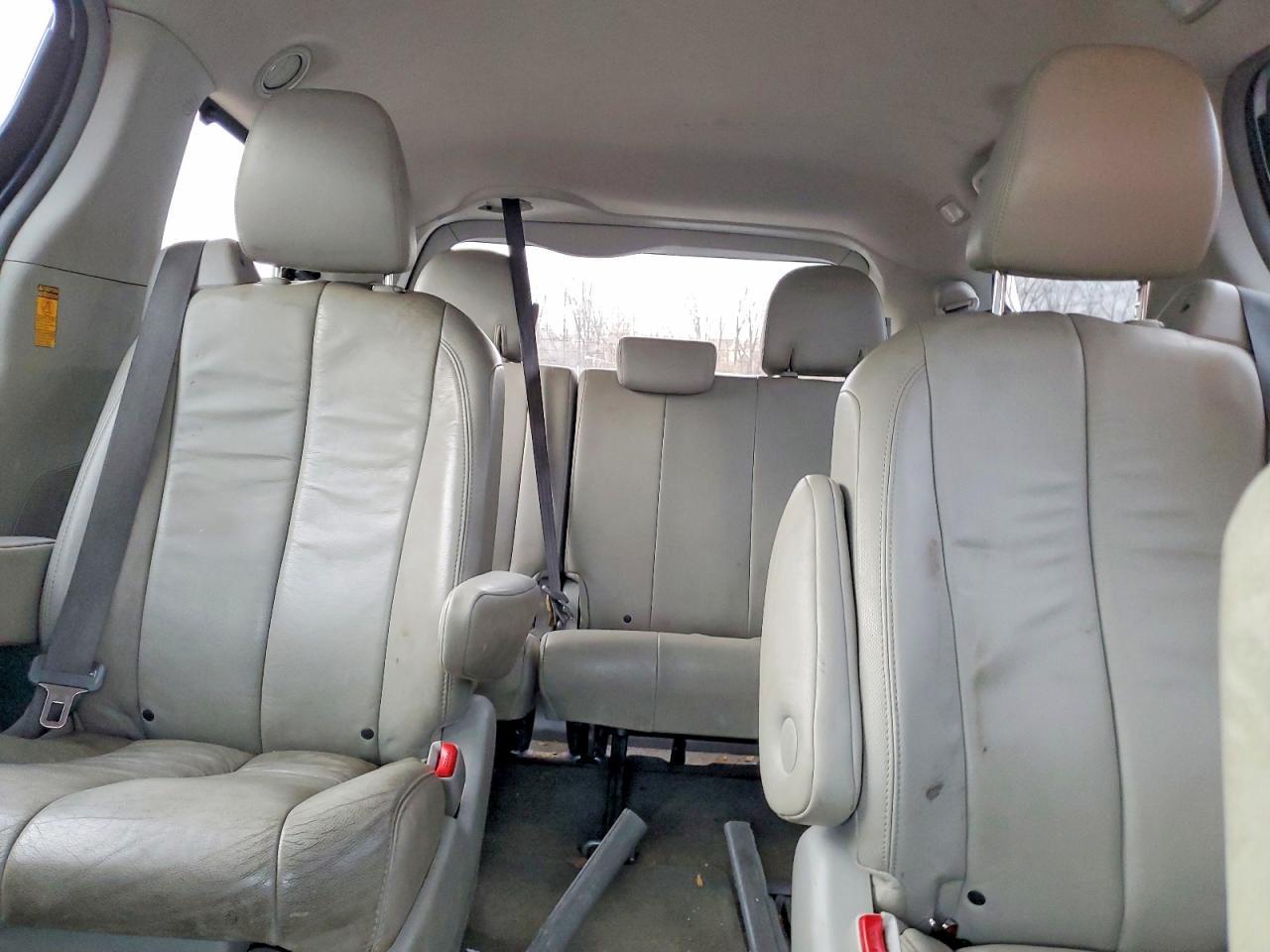 2014 TOYOTA SIENNA