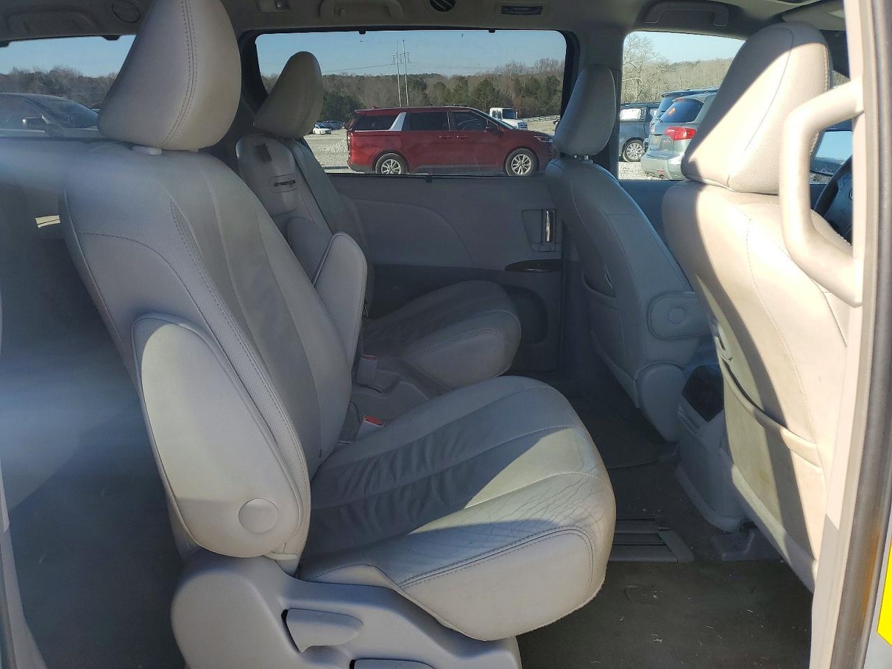 2014 TOYOTA SIENNA
