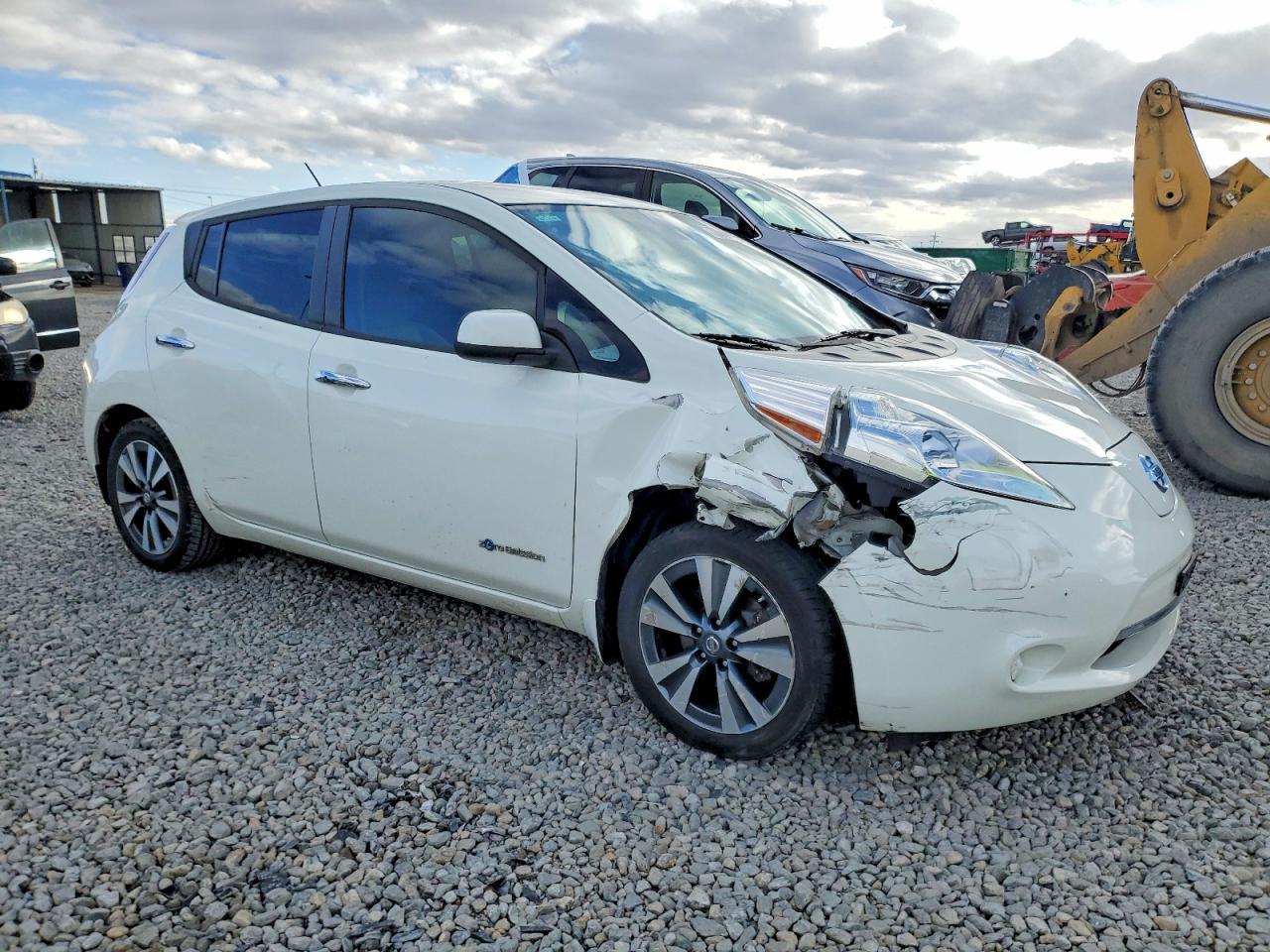 2017 NISSAN LEAF