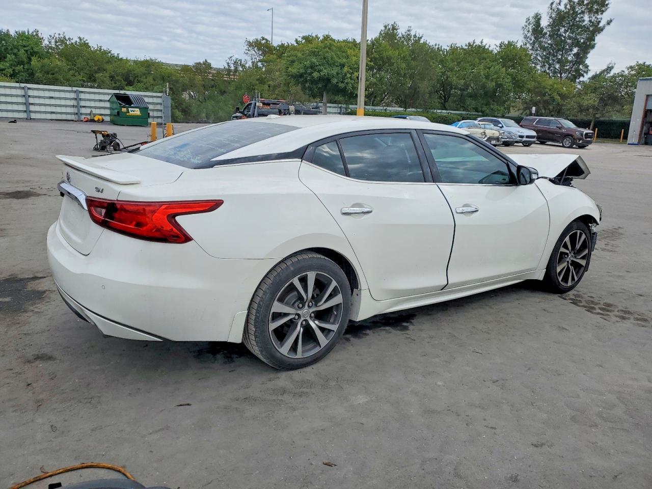 2016 NISSAN Maxima