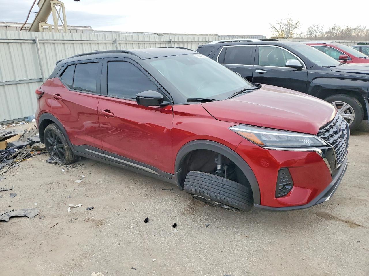2024 NISSAN KICKS