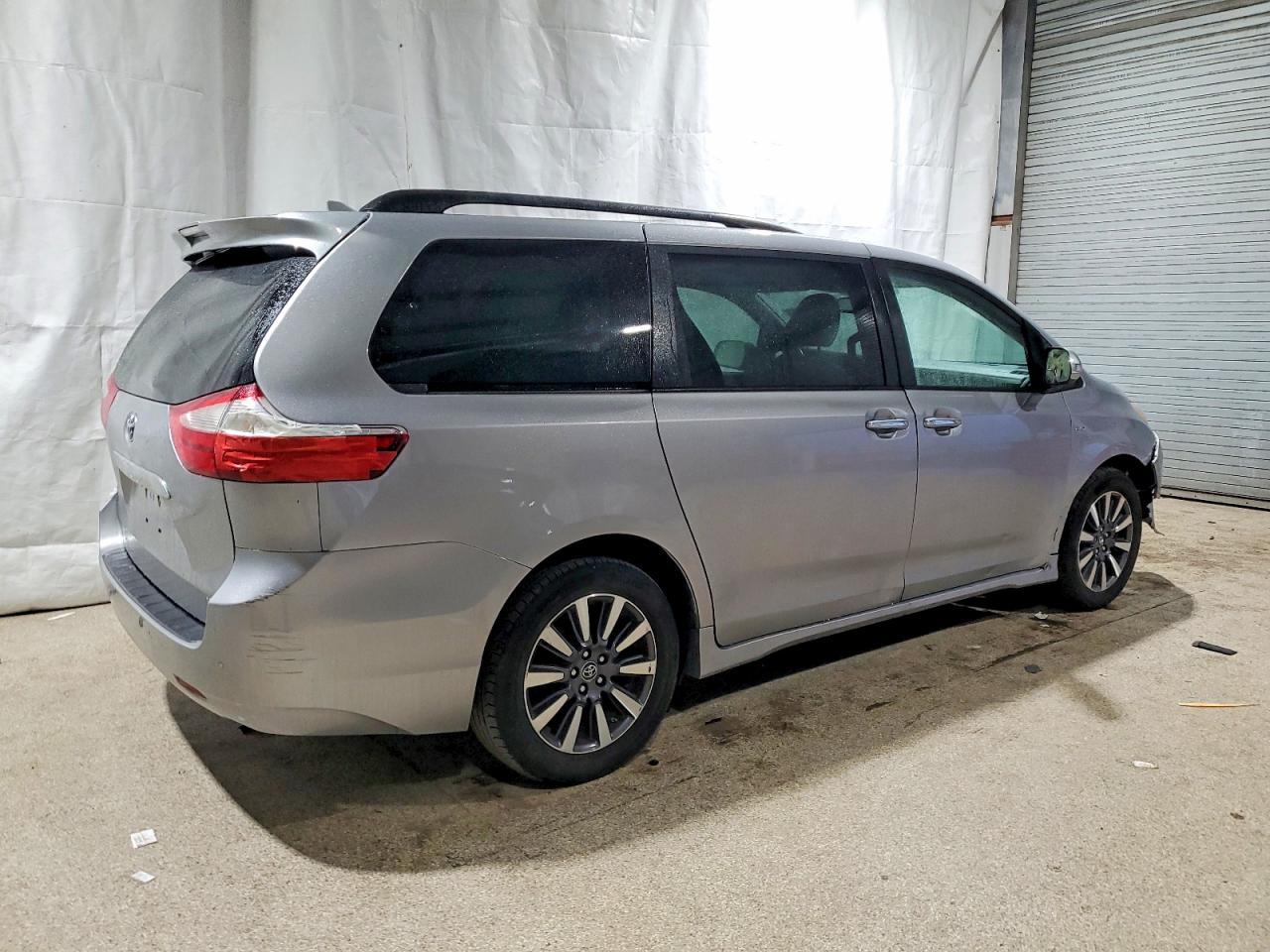2018 TOYOTA SIENNA
