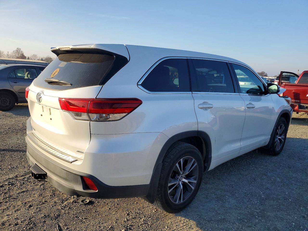2018 TOYOTA HIGHLANDER