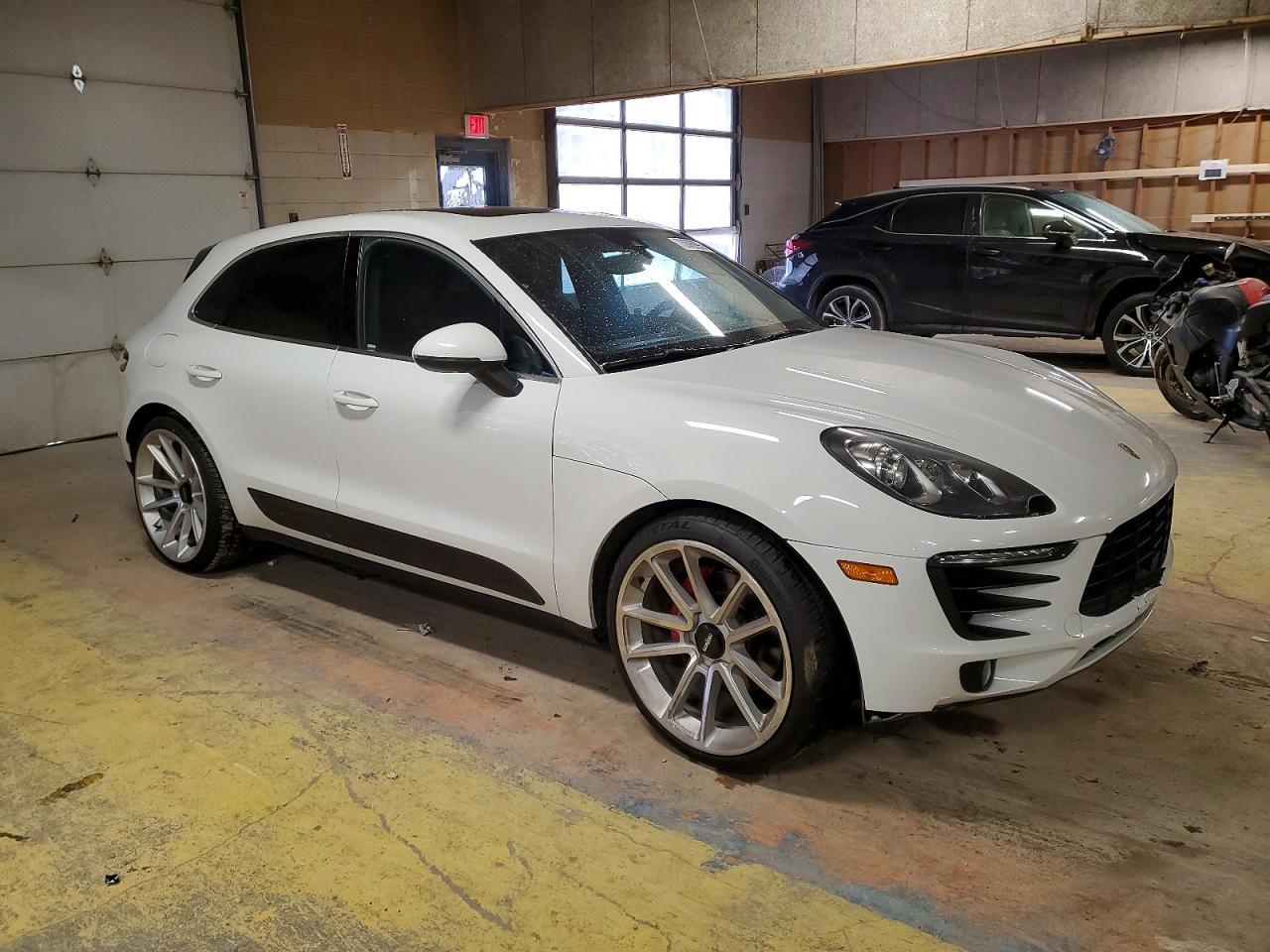 2017 PORSCHE Macan