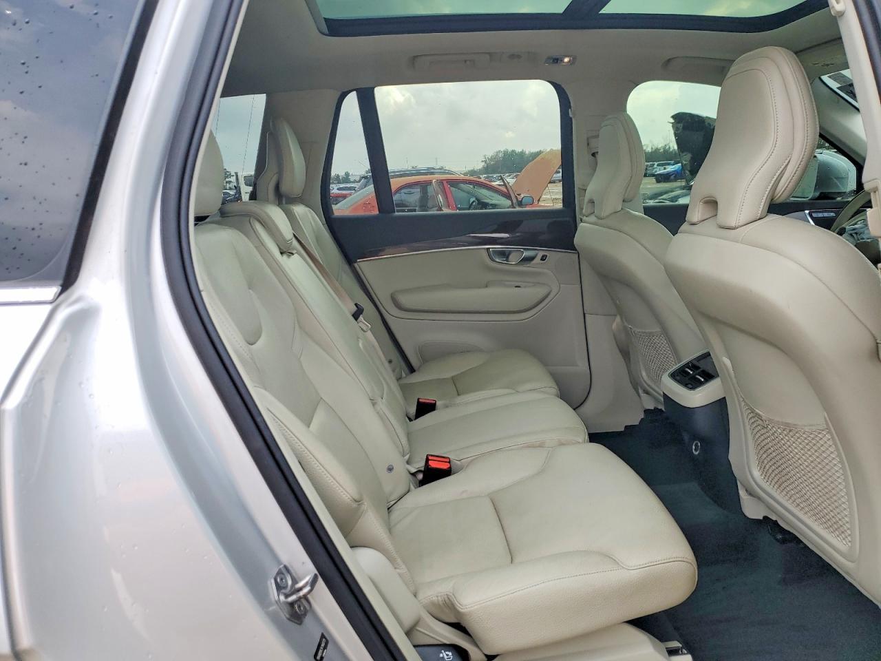2019 VOLVO XC90