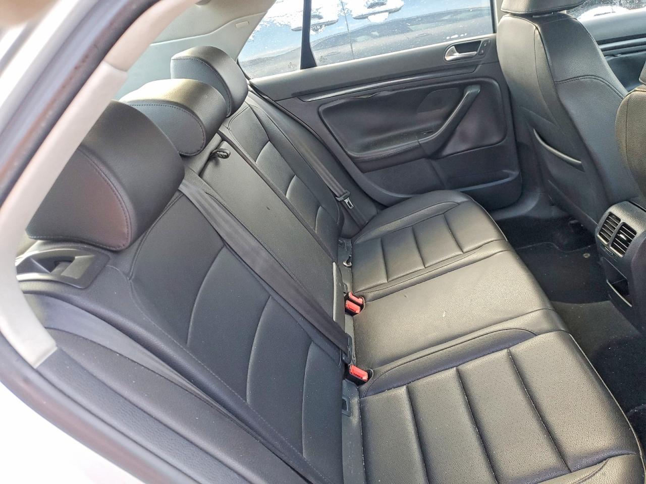 2010 VOLKSWAGEN JETTA