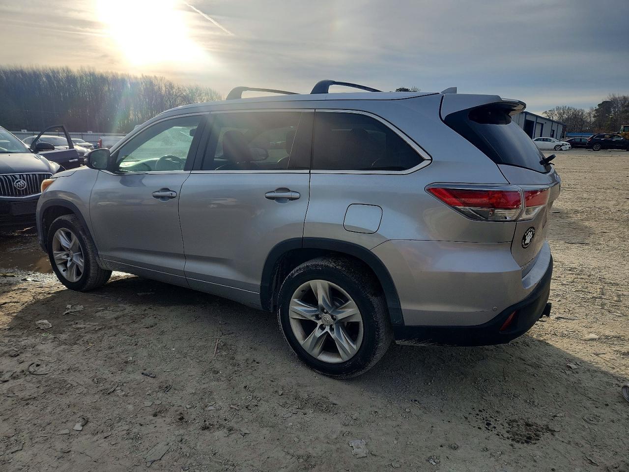 2015 TOYOTA HIGHLANDER