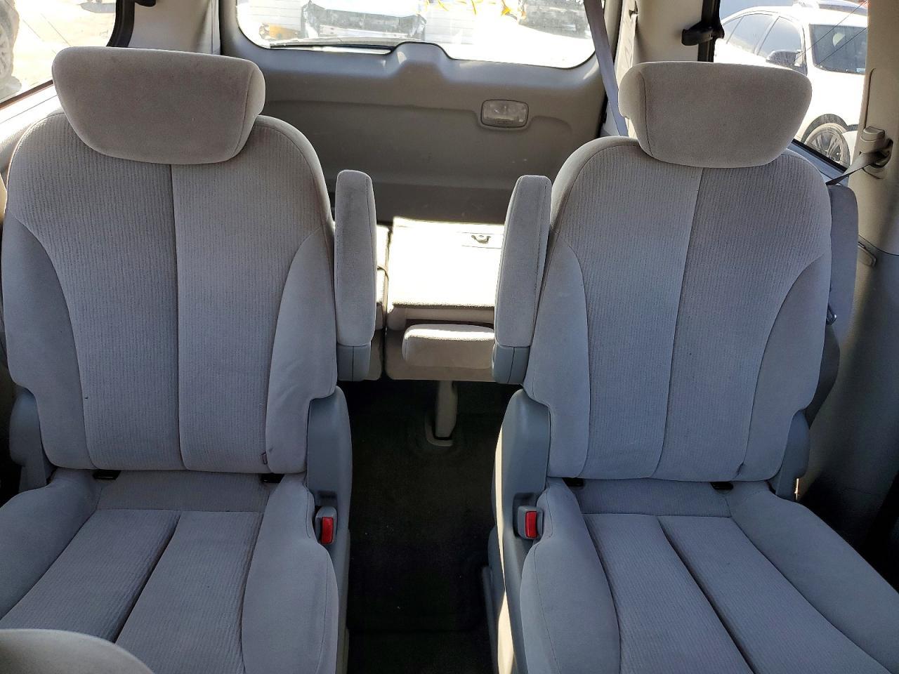 2008 KIA SEDONA