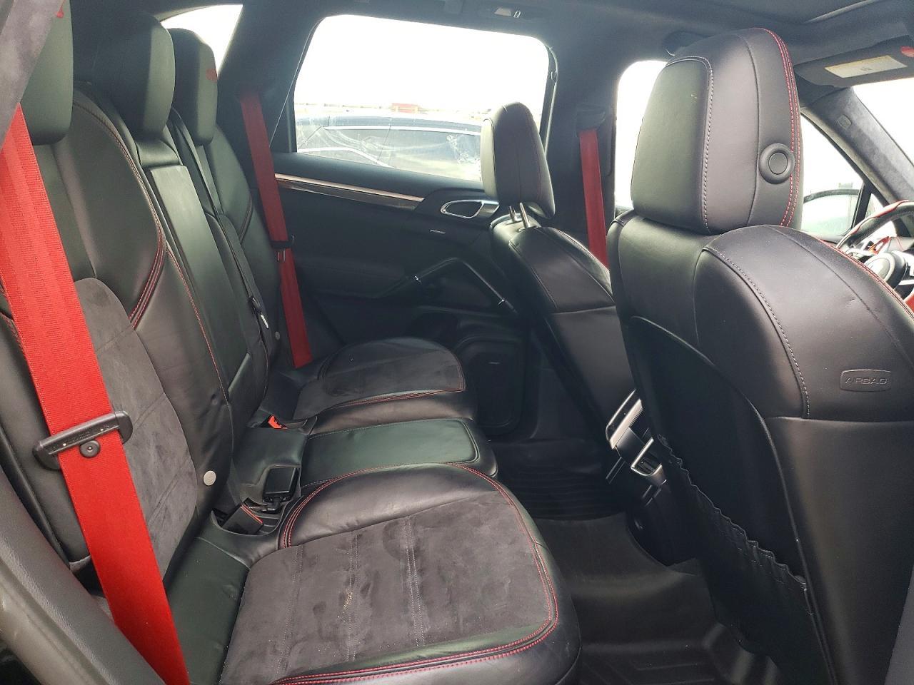2017 PORSCHE CAYENNE