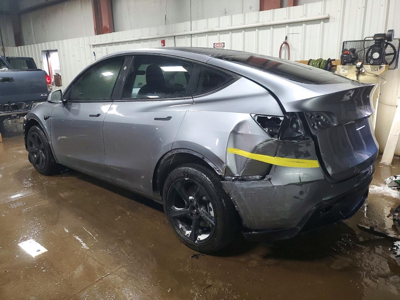 2024 TESLA MODEL Y