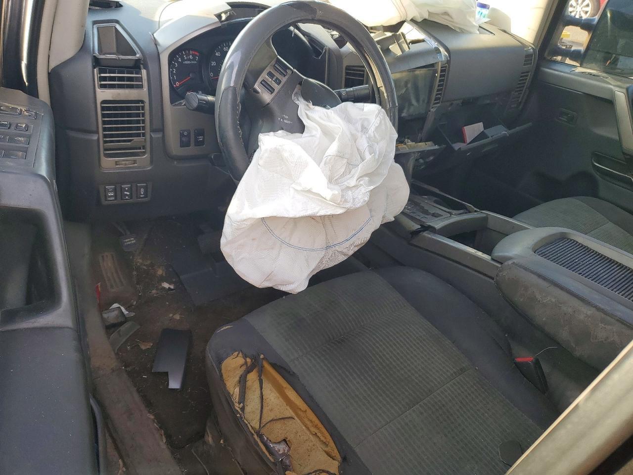2005 NISSAN Titan