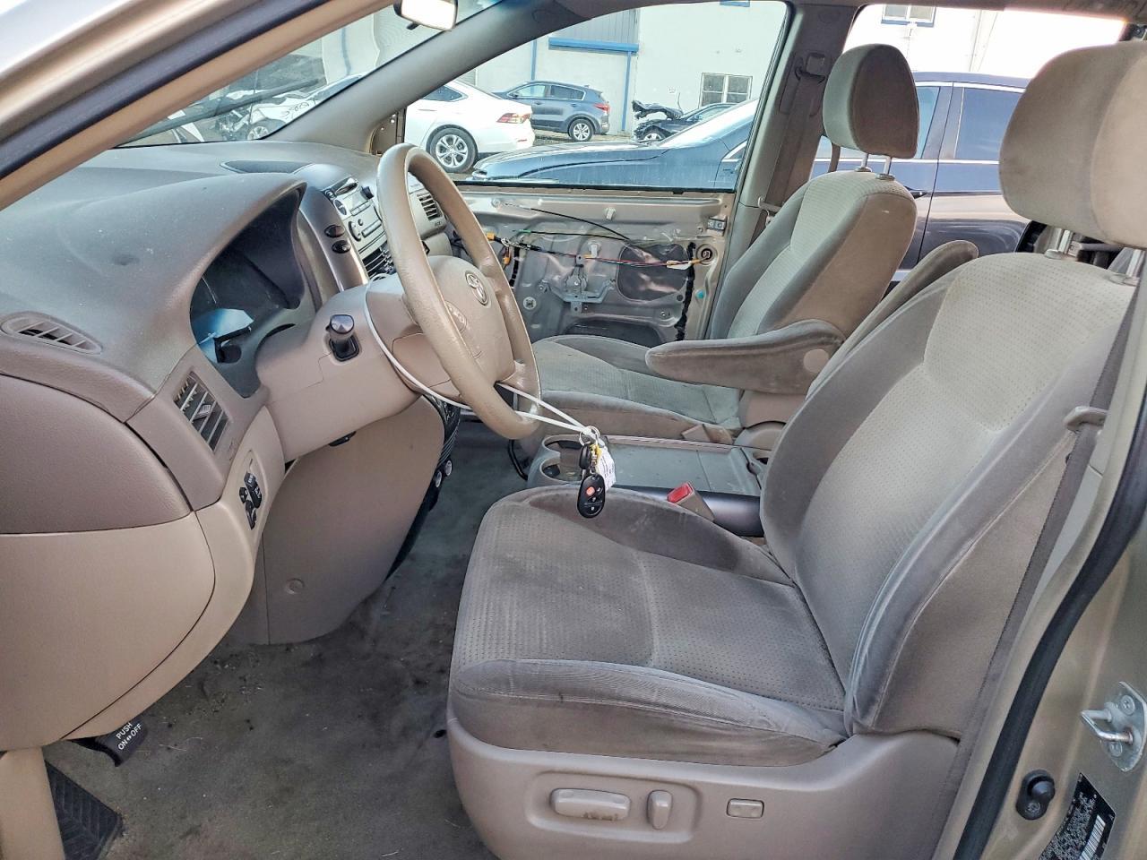 2009 TOYOTA SIENNA
