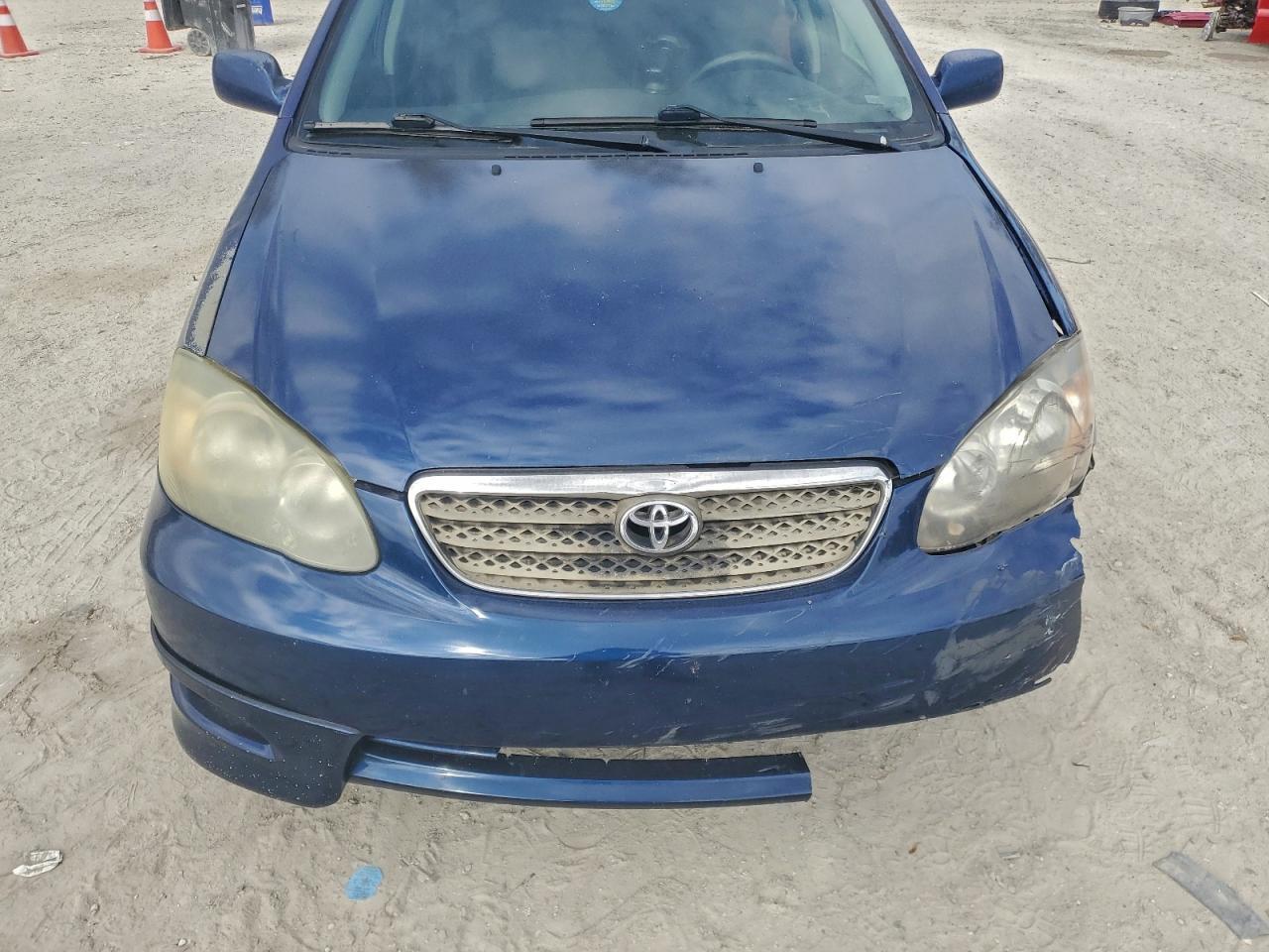2004 TOYOTA Sequoia